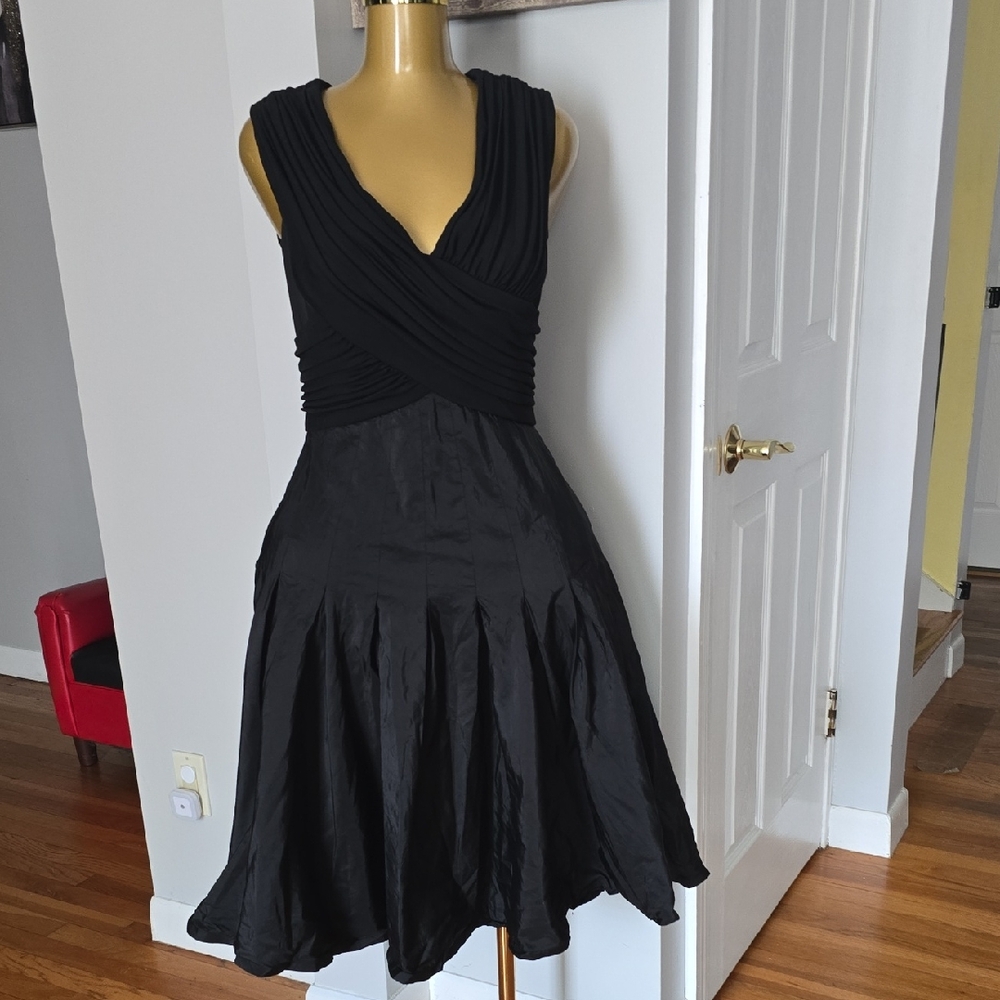 Classic Black Sleeveless V-Neck Women’s Dress